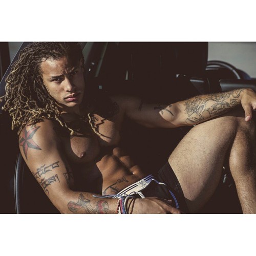flashmanwade:  Chill.       📷: @anatomyofnathaniel           #TBT #lasvegas #Model #FlashmanWade #DinosaurSex