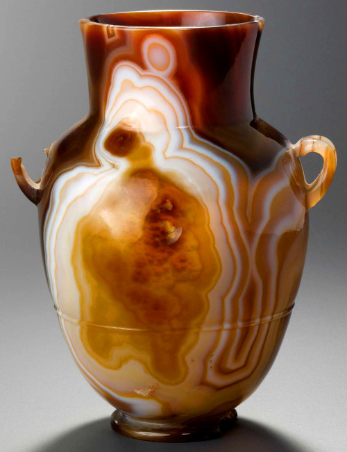 ufansius:Sardonyx vase, 3.75 inches high - Roman, 1st century CE