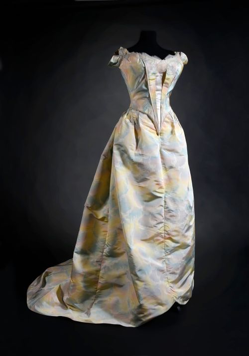 Worth evening dress ca. 1890From Coutau-Bégarie & Associés