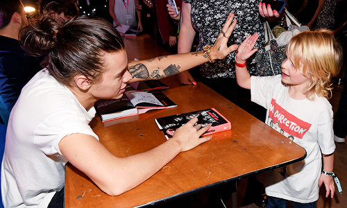 dslakhfdsalkhfsdalhfdsa-deactiv:  WWA Book Signing in London - December 10th, 2014