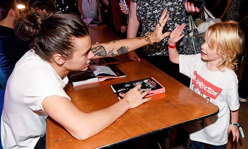 dslakhfdsalkhfsdalhfdsa-deactiv:  WWA Book Signing in London - December 10th, 2014 