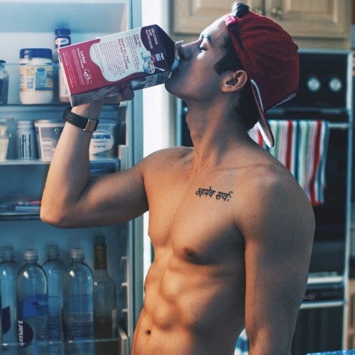 gayboy-11:  For some of the sexiest guys, and naked guys follow here: Gay Boys & Men Submit Here or Ask Me