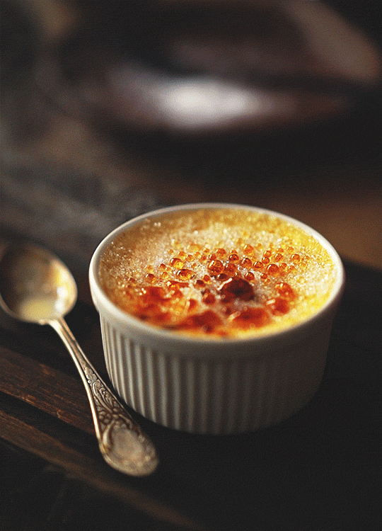 butteryplanet:creme brulee recipetrick for a caramel crust without the kitchen torch