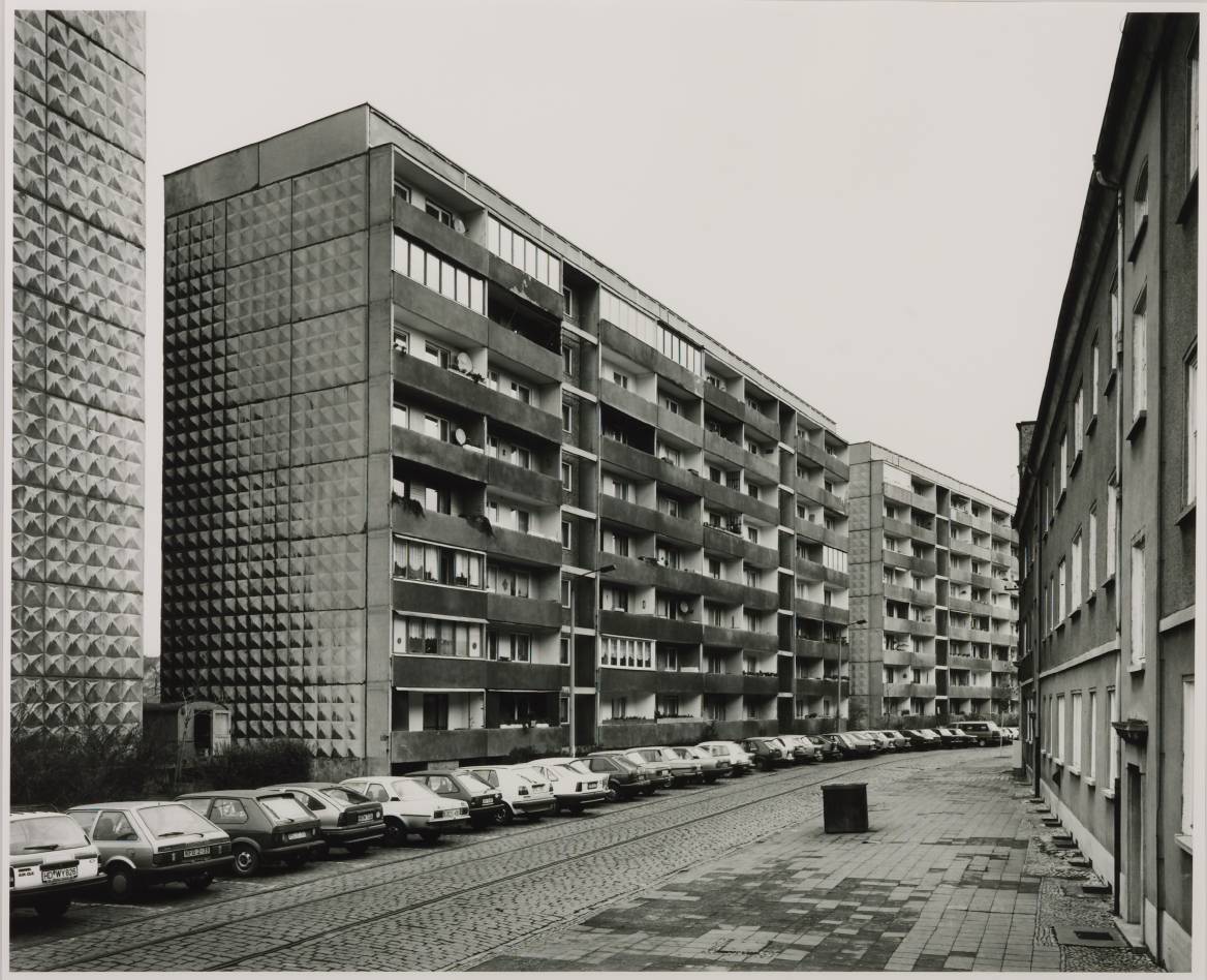 furtho:  Thomas Struth’s Ferdinand-von-Schill-Strasse, Dessau, Germany, 1991 (via