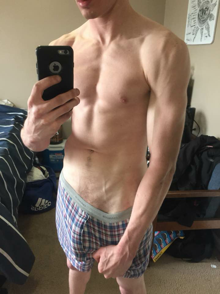 nakedguysfromkik:  This guy aww! Hot  But why is always the skinny lean/shredded