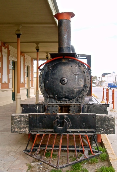 Antigua máquina de vapor, Estacion Ferrocarril Patagonico, Puerto Madryn, Chubut, 2008.Pace Bruce Ch