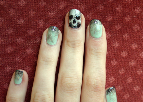 ladycrappo:  Based on Paul Koudounaris’ photographs of jeweled skeletons from early modern Europe. 