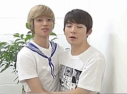 iseuli:  their hands keep returning to the same place (╯°□°）╯︵ ┻━┻