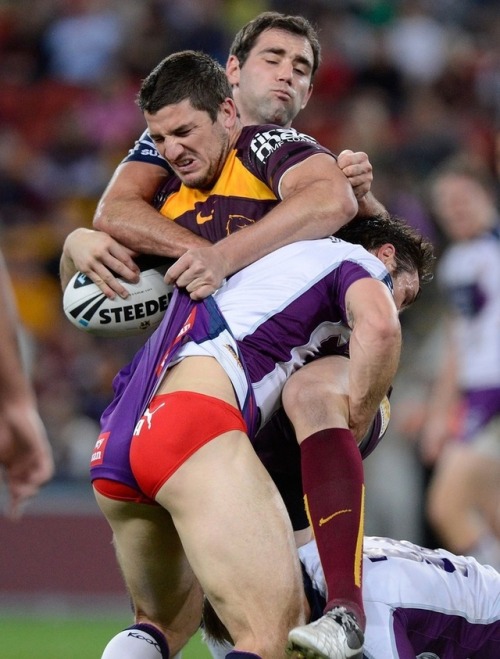 malecelebunderwear:  Looks to me like he was asking for it.