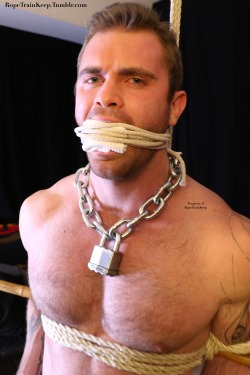 ropetrainkeep:  I love The Mountain!  And WHY do I love The Mountain?  Uh… probably for the same reasons that you might give for loving a dude like this! 😈🔐⛓