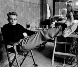 summers-in-hollywood: James Dean, 1955. Photo