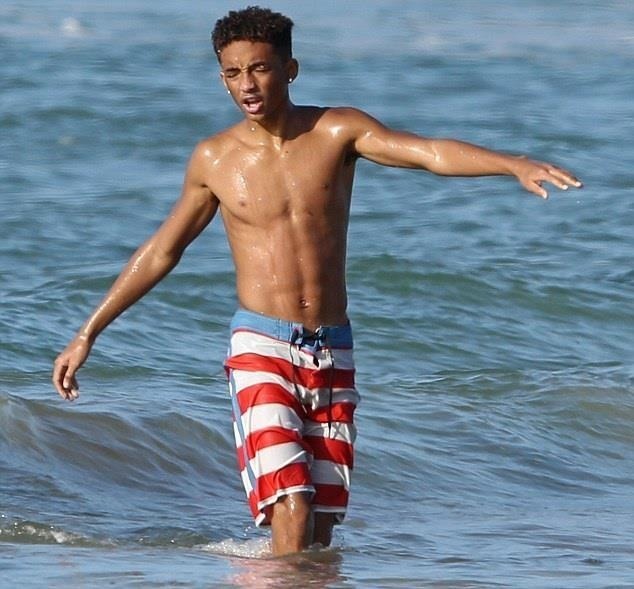 thatjackpot:  idontgivafucck:  marc86jcob:  JADEN SMITH IS SOOOOO CUTTEEE N SEXY !!!!!!