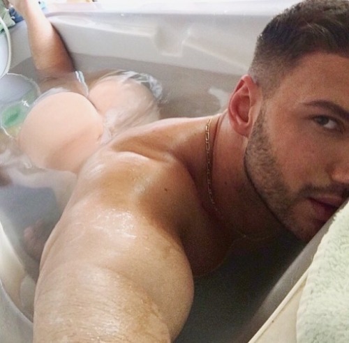 XXX Hot Hunks & Big Bubble Butts 2.0 photo