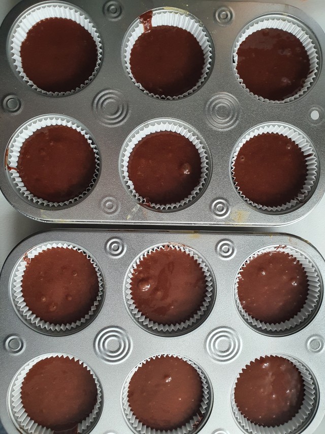 tumbleringismycopingmechanism:Adipophilia Flag CupcakesRecipe (~14 cupcakes when forms are ~3.5cm high with a 7cm diameter):250g flour150g sugar2 tablespoons cocoa (unsweetened)2 teaspoons baking powder½ teaspoon baking soda100g chocolate chips