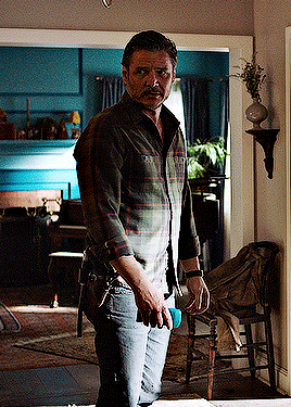Pedro Pascal As Joel Miller In THE LAST OF US (2023-) S01E03 | “Long Long Time” 