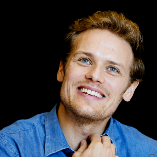 jamieclaire:  Sam Heughan photographed at a press conference during San Diego Comic Con, July 21st 2017.