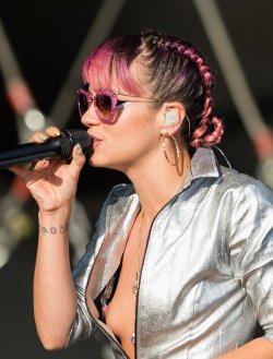 nekkidmusic:Lily Allen