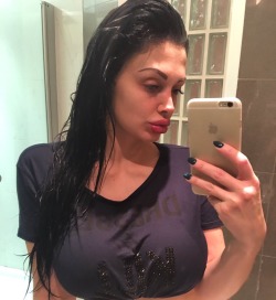 therealalettaoceanxxx:  Just showered 💦 how about you? 💋😘