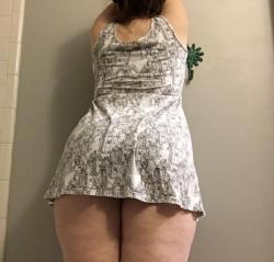 hugelovedezire:  Gf in a short dress