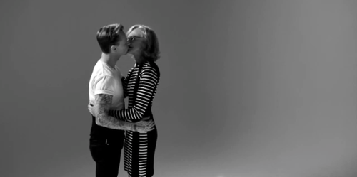 frankhly:  emmiliaelizabeth:  glcde:  cosimakneehaus: filmmaker asks 20 strangers to kiss each other for the first time. holy shite i have goosebumps. (x)  i cried  This is beautiful  wow 