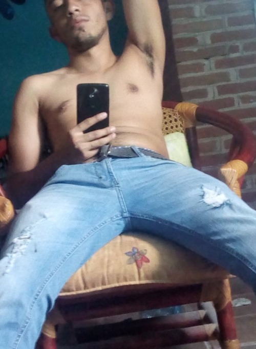 morbosodeolores:  Delicioso chakalin con pelotes 🍆💦💦🤤🤤🤤🤤🤤que rico que sea de esos weyes que se rascan la verga y te pongan la mano en la cara 🤦🏼‍♂️👃🏻👃🏻👃🏻💦💦🍆💦💦👃🏻