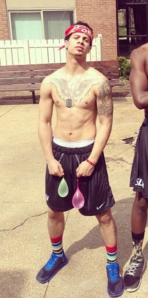 nevosorandom:  lordblogness: Guys with V lines! ❤  AMEN! 