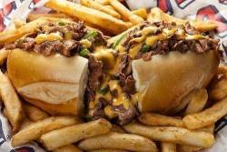 carbonking:  yummyfoooooood:  Philly Cheesesteak