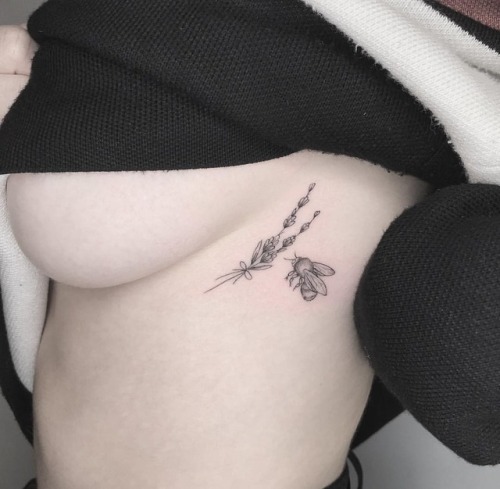 Little bee & lavender for Tasmin today ✨ thanks again! . . . . . #contemporarytattooing #minimal