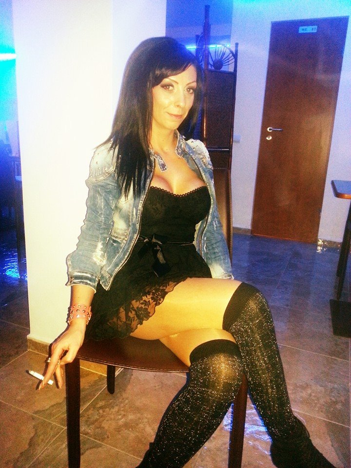 realitybabesexposed:  Romanian MILF pop.cristina exposes those nice plastic melons