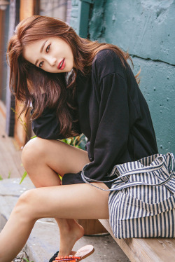 korean-dreams-girls:   Sung Kyung - July