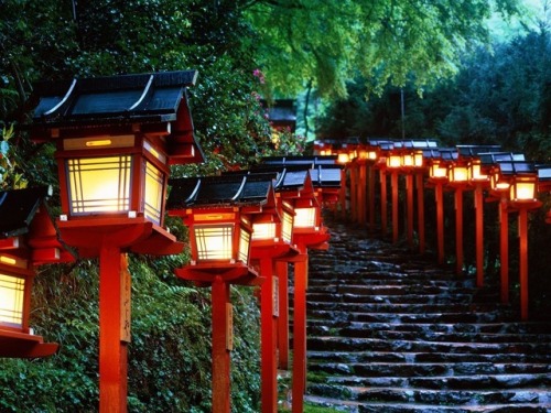 mysecretlife101: sixpenceee:  The Kumano Kodō is a series of ancient pilgrimage routes that crisscross the Kii Hantō, the largest Peninsula of Japan. These sacred trails were and are used for the pilgrimage to the sacred site “Kumano Sanzan” or