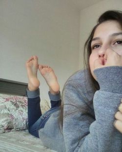 Teen Feet And Tiny Toes