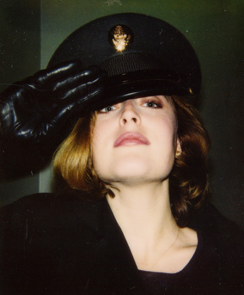 autumnimagining:qilliananderson:Gillian Anderson on the set of The X-Files.@80slesbiab