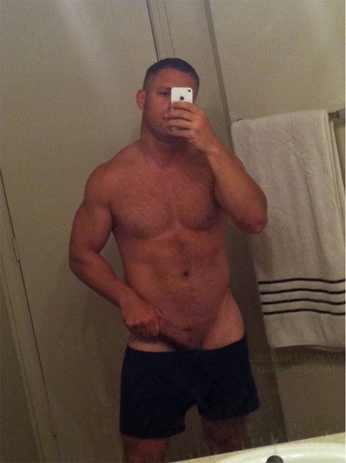 exclusivekiks:  Army guy 🔥🔥🔥💋💋  Follow me:  http://exclusivekiks.tumblr.com/