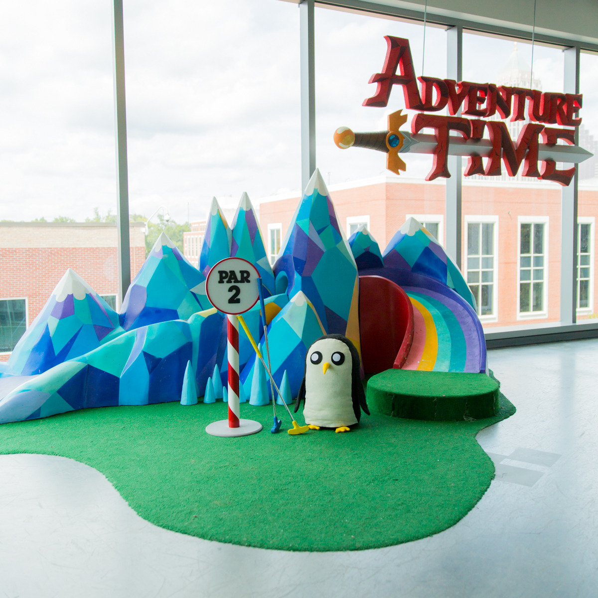 Think you could beat Gunter at putt-putt?