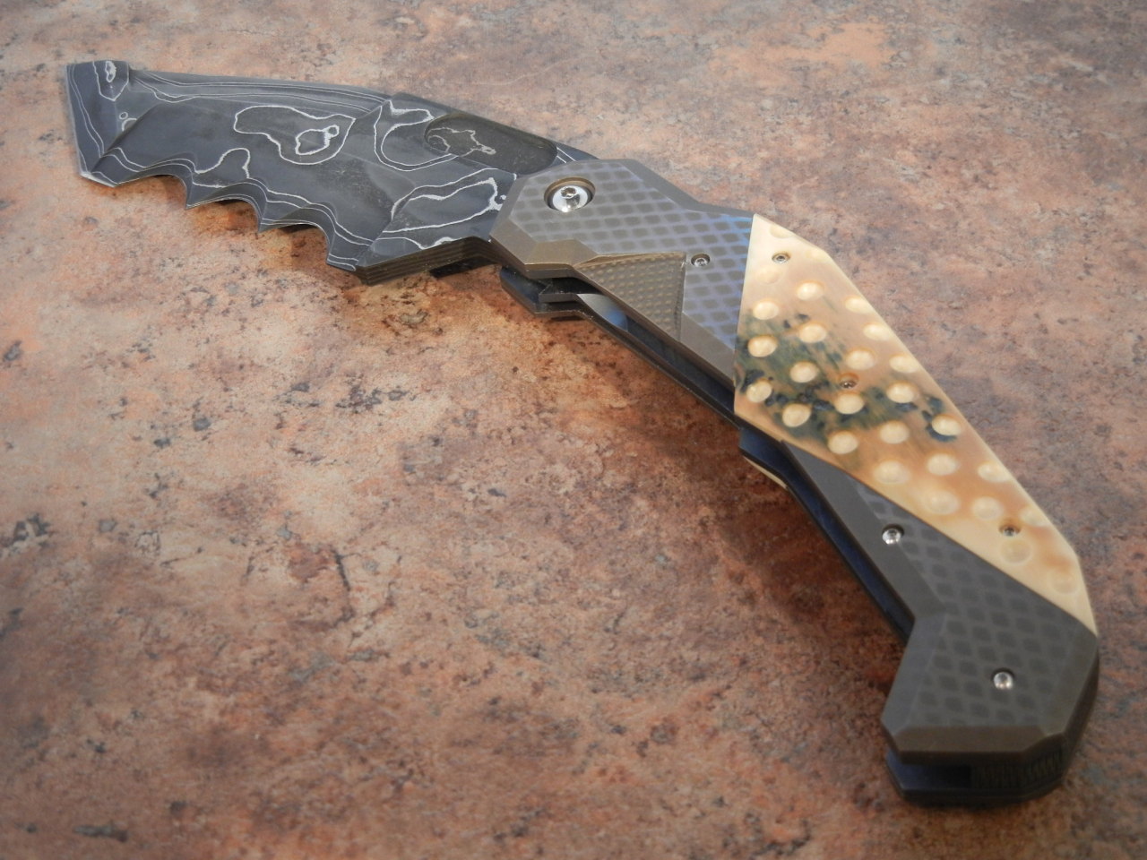 gunrunnerhell:  Jody Muller / Lance Abernathy Knives - “Monster Serrations”