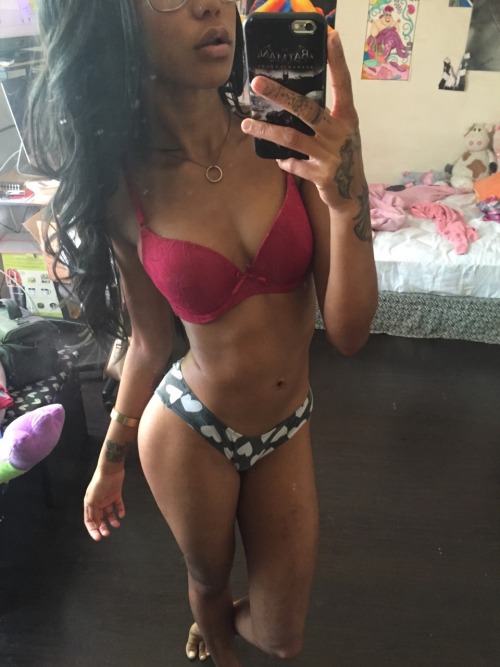 thelovelybones124:  onlyloveisblackwomen:  source: http://thelovelybones124.tumblr.com/  So where the fuck did this come from ? Lol