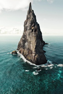 0rient-express:  Ball's Pyramid Lord Howe Island Group | by Hatty Gottschalk. 