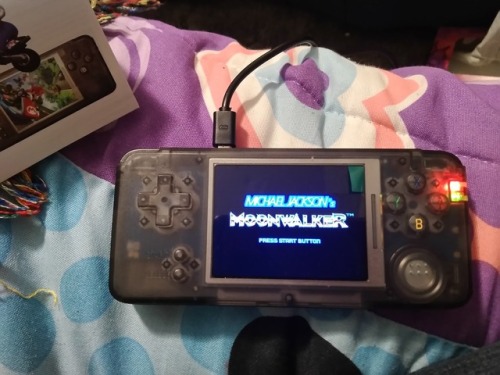 retrodancefreak96:lorien-lorien:90s-2000sgirl:Guys, This handheld system is seriously everything!! I