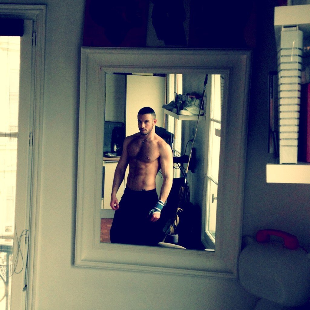 fdofiyero:  From Johan Akan’s Twitter“Gym @ home”