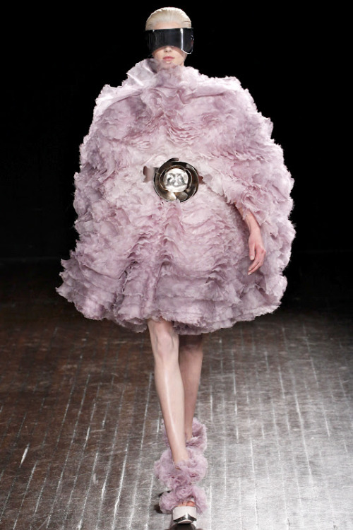 frackowiaky:  Alexander McQueen, F/W 2013, Paris 