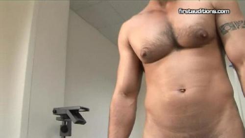 asianhunk-pecs-nips-asses: Big dude offering you tits