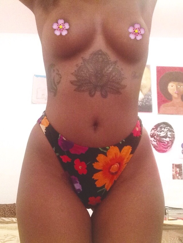tee-ambition:  mysticaljellybean:flower power.  😍😍😍