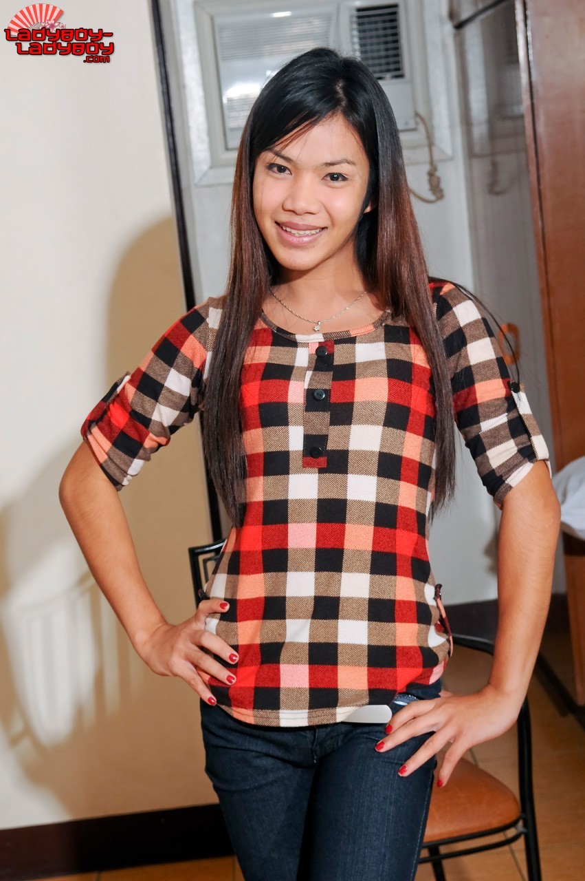 sexyshemaleladyboy:  Ladyboy Nicole 
