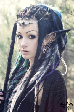 psychara:psychara:Photo by byMarijeHead jewelry by A Curious TaleElf ear cuffs by Kunoichi CreationsLong dreads by IcyDreadsSO MANY NOTES IN 24 HOURS, HOLY SHIT