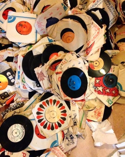 45 #45rpm #recordcollectionhttps://www.instagram.com/p/BuSqQnAHfQj/?utm_source=ig_tumblr_share&