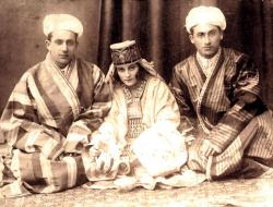 sisoyak:  Bukharan Jews, Uzbekistan. Photographer unknown. 