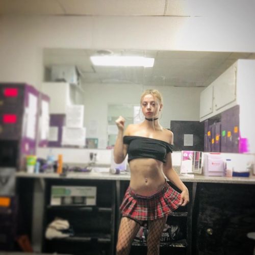 stripper-locker-room:  https://www.instagram.com/roseheidi001/