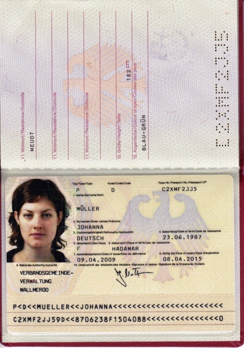 germanwebslutexposer: outdoorspanner:Auch Johanna gehört in jede gute Wichsvorlagen-Sammlung. A