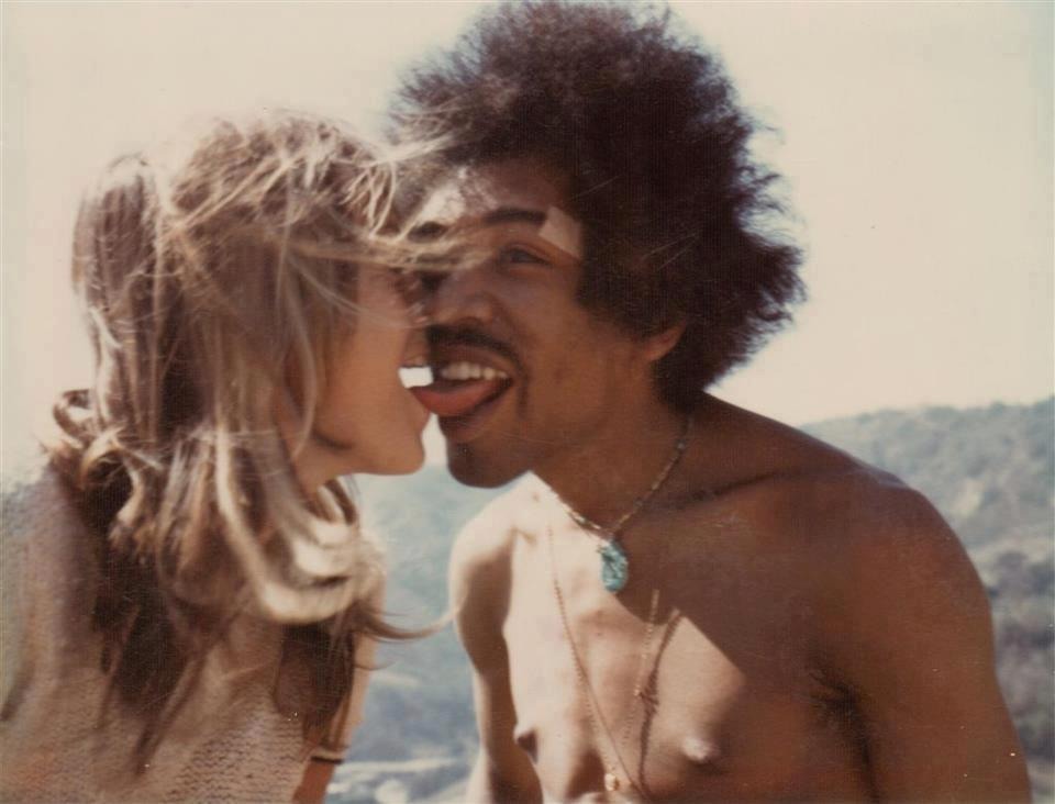 lmaginer:  babeimgonnaleaveu: Jimi Hendrix and Carmen Borrero  🌞 